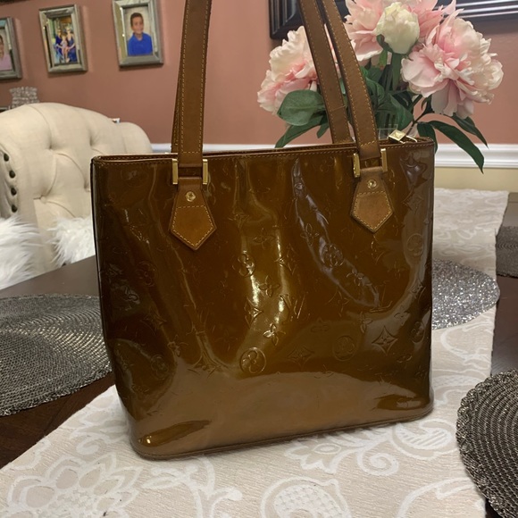 Louis Vuitton Handbags - 1-HR SALE 🔥 Louis Vuitton VERNIS Houston handbag